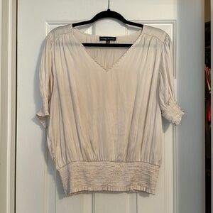 Catherine malandrino XL cream short sleeve smock detail v neck blouse